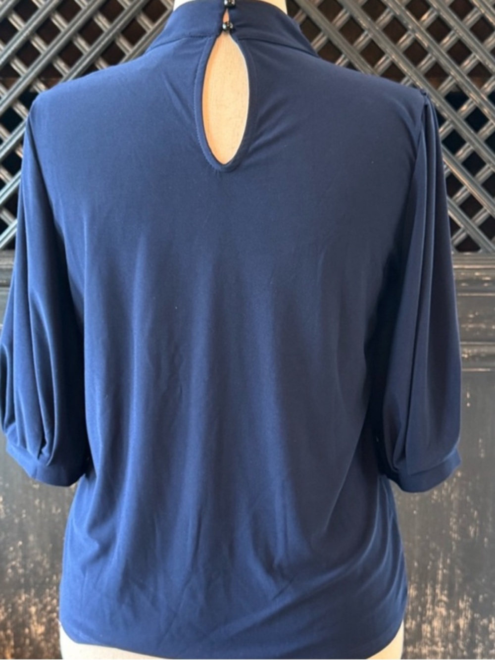 CeCe Puff Sleeve Crepe Knit Top with Statement Bow Size Medium Stretch MSRP $79 - Picture 3 of 6